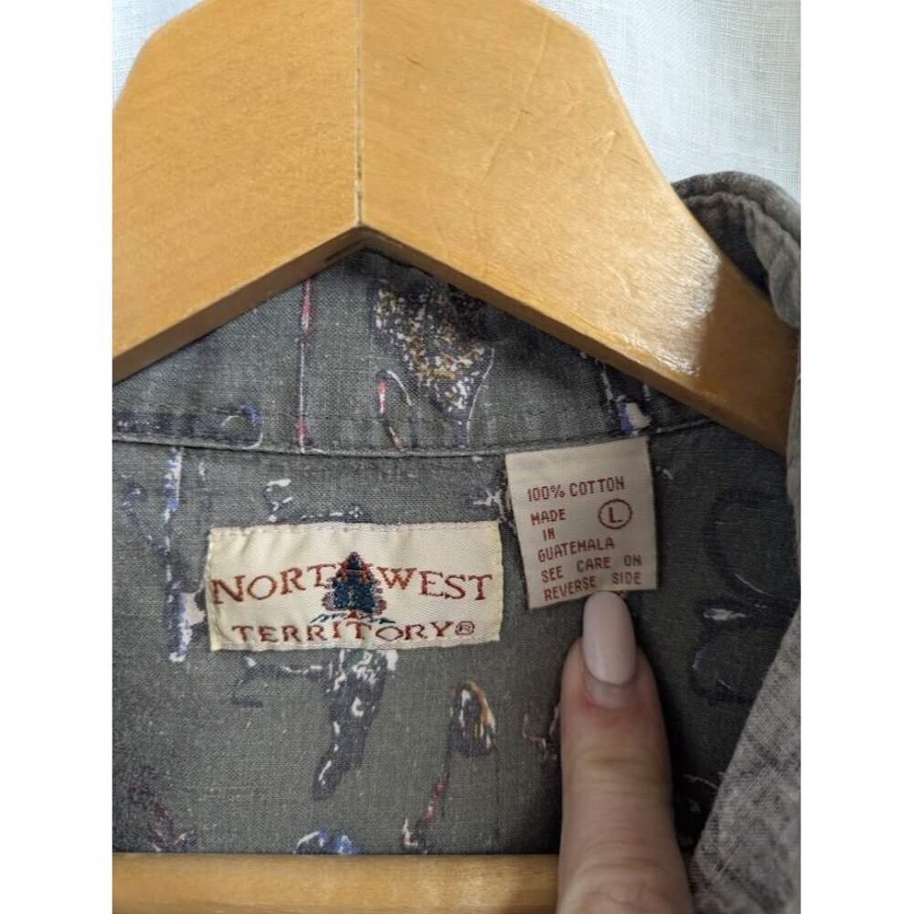 Northwest Territory Men's Large long sleeve fishing themed button down tackle H6 - Picture 3 of 6